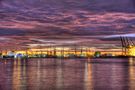 Die Stadt wacht auf - ein Spätsommermorgen am Hamburger Hafen von ImmoPicture 