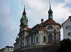 Die Stadtkirche St.Nikolaus, nahe am Himalaya