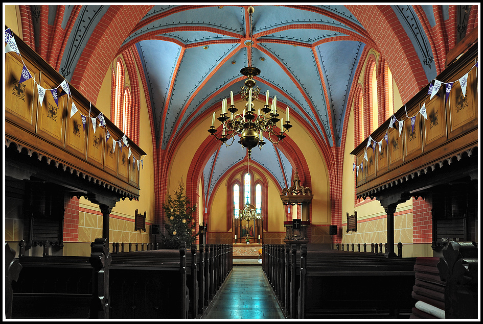 Die Stadtkirche von Bad Sülze zur Weihnachtszeit