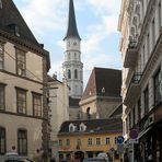 Die Stallburggasse und der Turm der Michaelerkirche