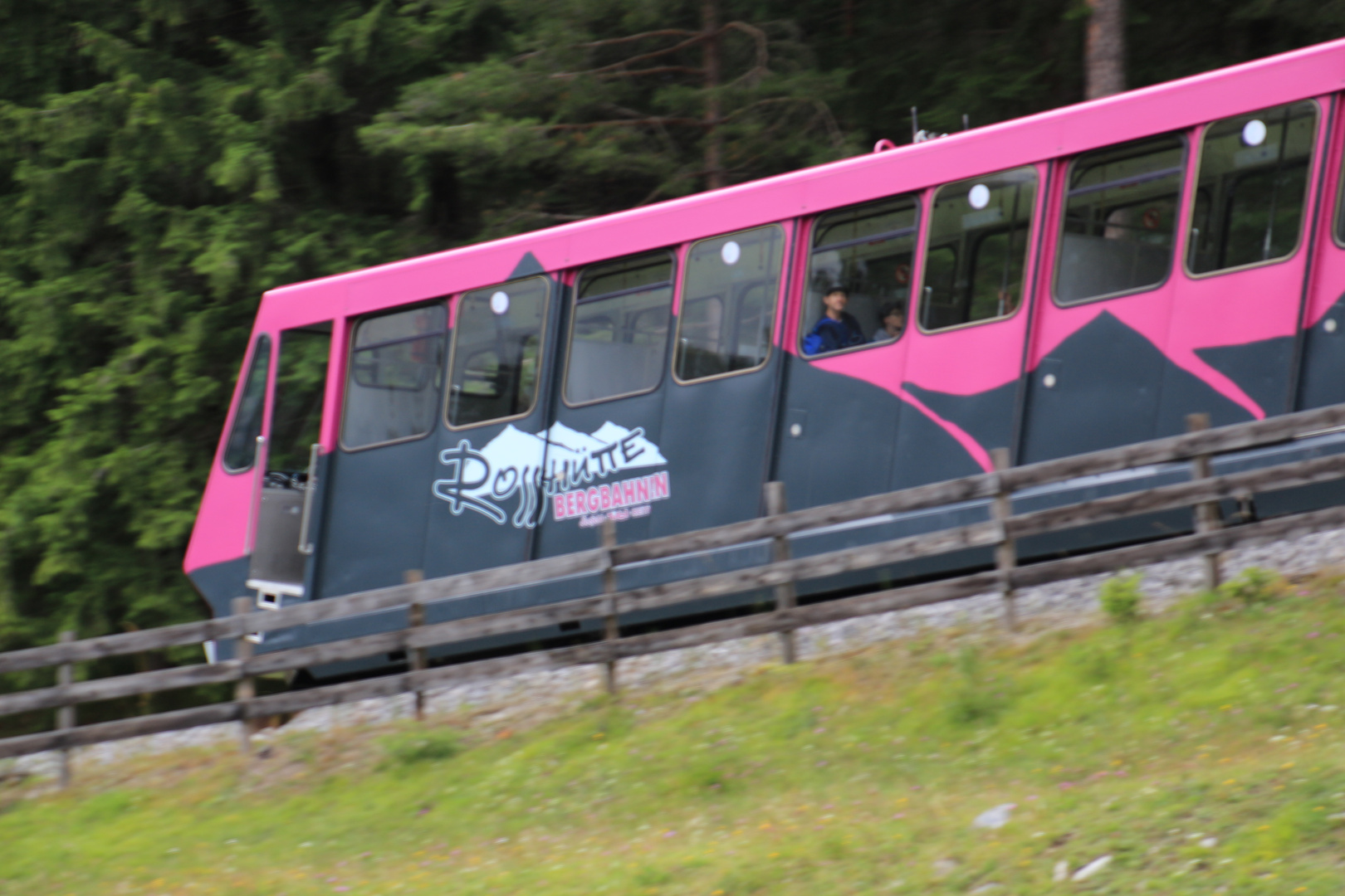 Die Standseilbahn zur Rosshütte in Seefeld ...