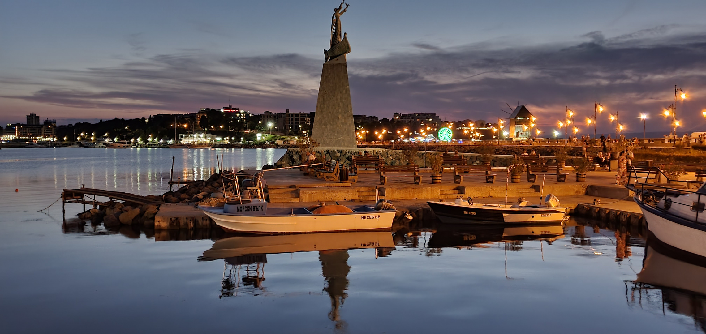 Die Statue des Fischers im Hafen von Alt Nessebar