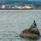 Die Statue Girl in Swimsuite 