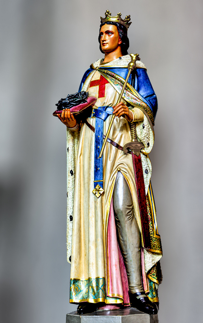 Die Statue "König Ludwig IX" in der Ludwigskirche Saarlouis