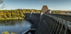 Die Staumauer am Möhnesee