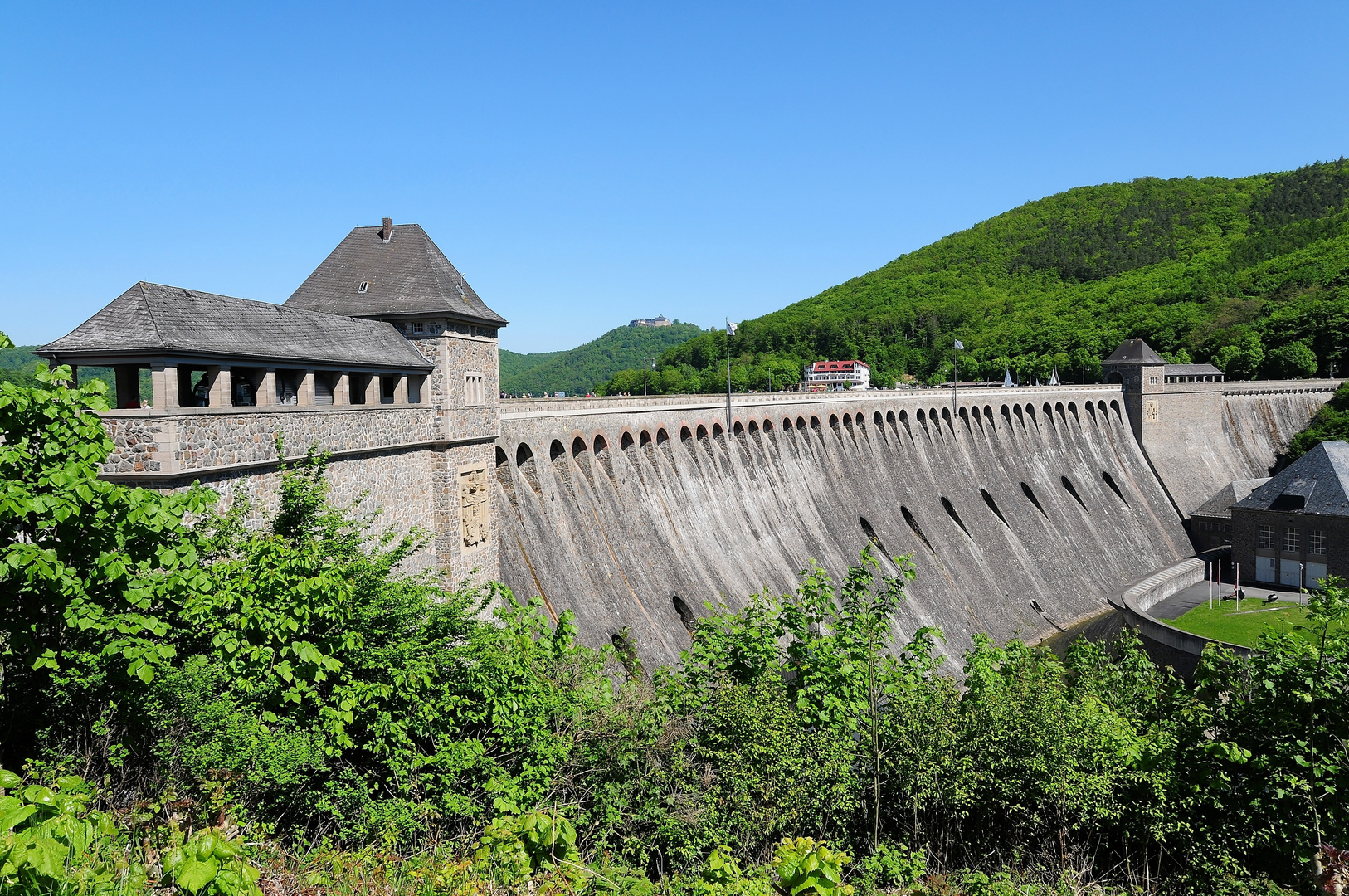 Die Staumauer der Edertalsperre