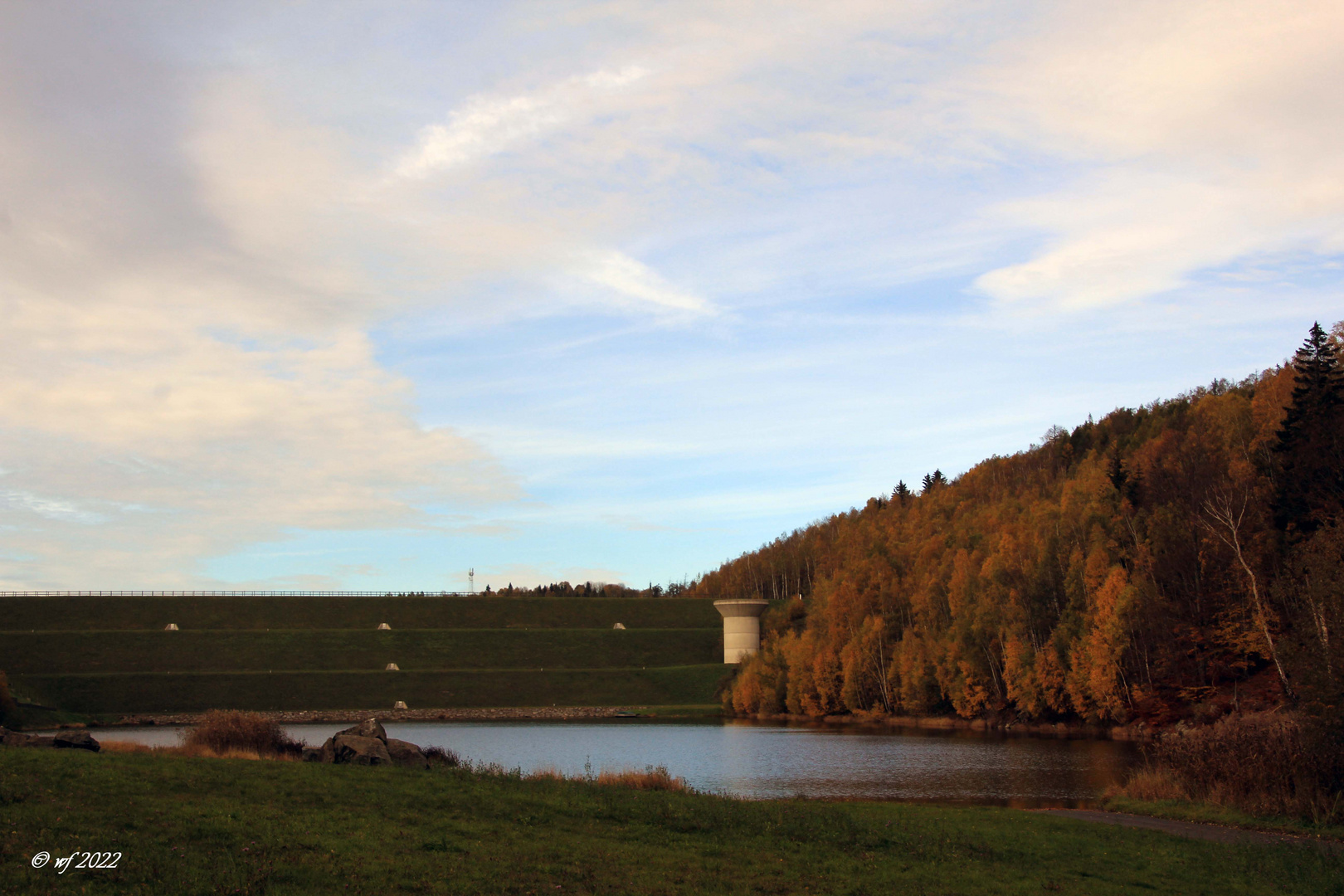 Die Staumauer von unten