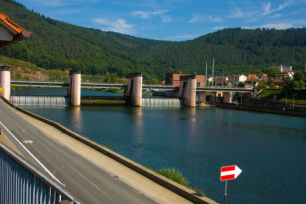 Die Staustufe im Neckar bei Hirschhorn Foto & Bild deutschland
