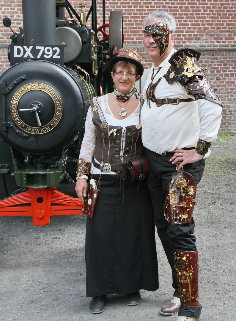 die Steampunker Brigitte und Clemens