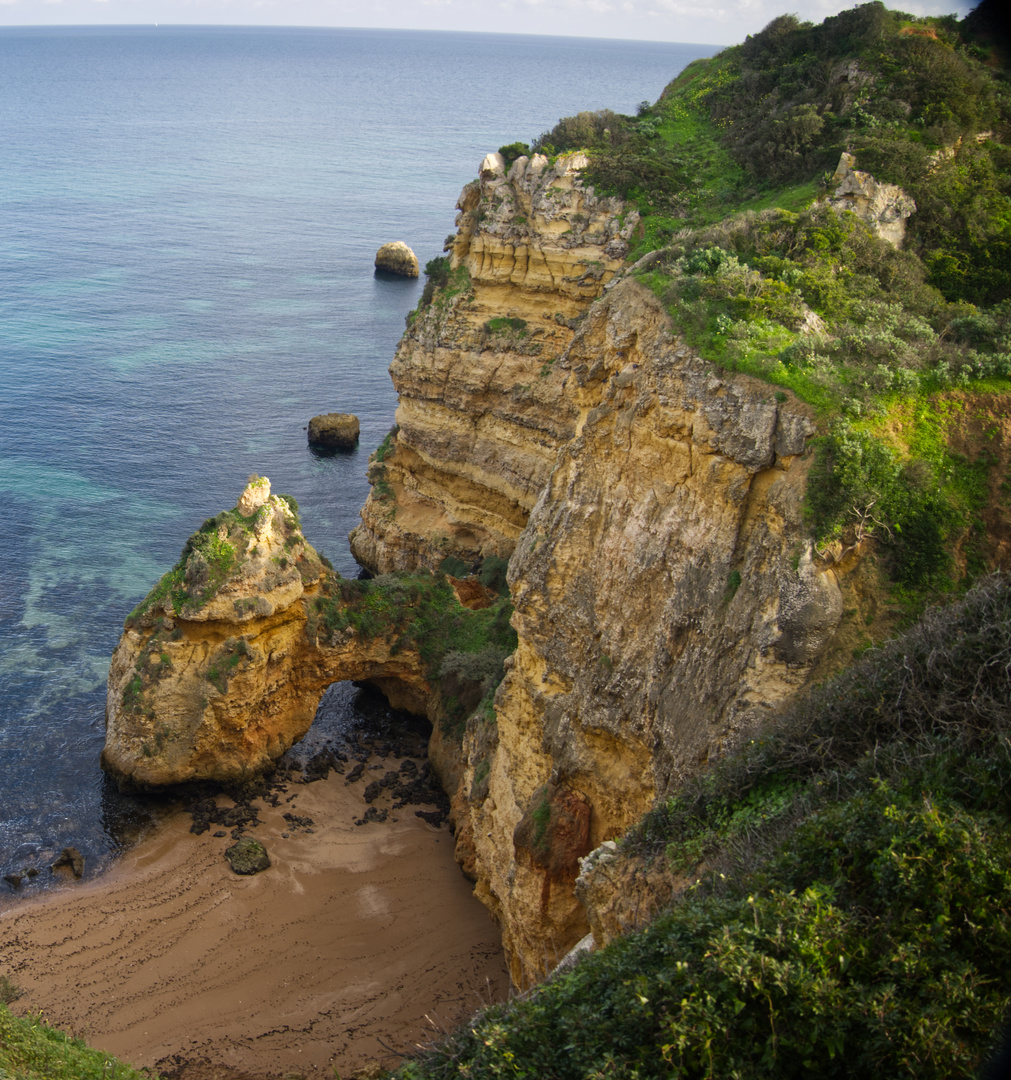 Die Steilküste an der Algarve im Februar 2024