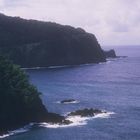 DIE STEILKÜSTE DER HANA-ROAD AUF MAUI-HAWAII