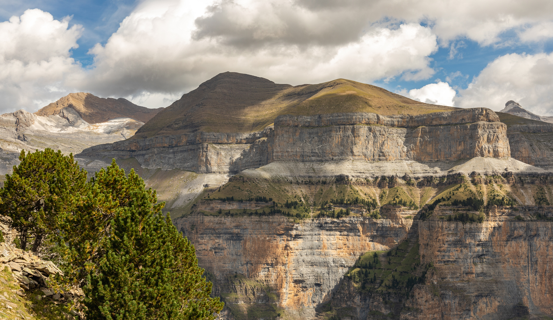 Die Steilwände des Monte Perdido   