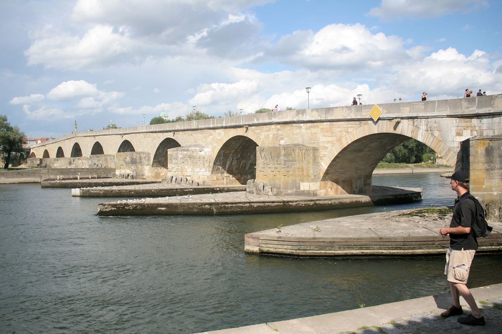 Die Steinerne Brücke in Regensburg Foto