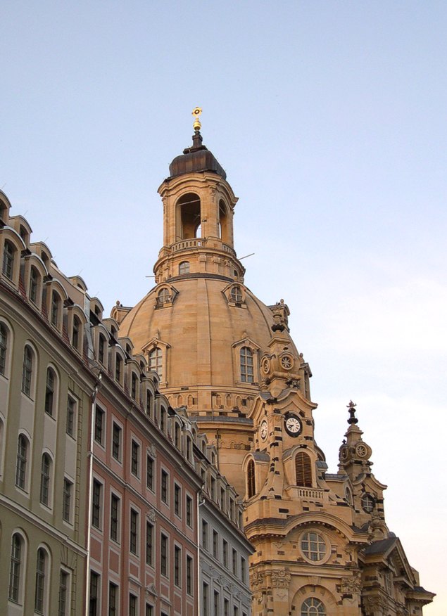 Die "Steinerne Glocke" in der Abendsonne