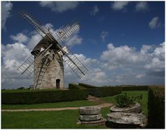 Die steinerne Windmühle von Hauville (Normandie)