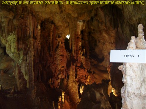 Die Steintropfhöhle in Petralona. Chalkidiki, Griechenland.
