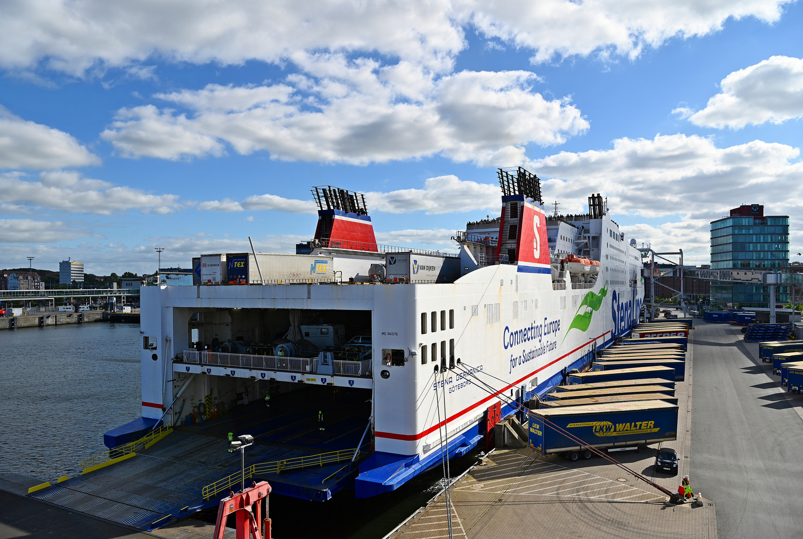 Die STENA GERMANICA beim Ablege Manöver in Kiel