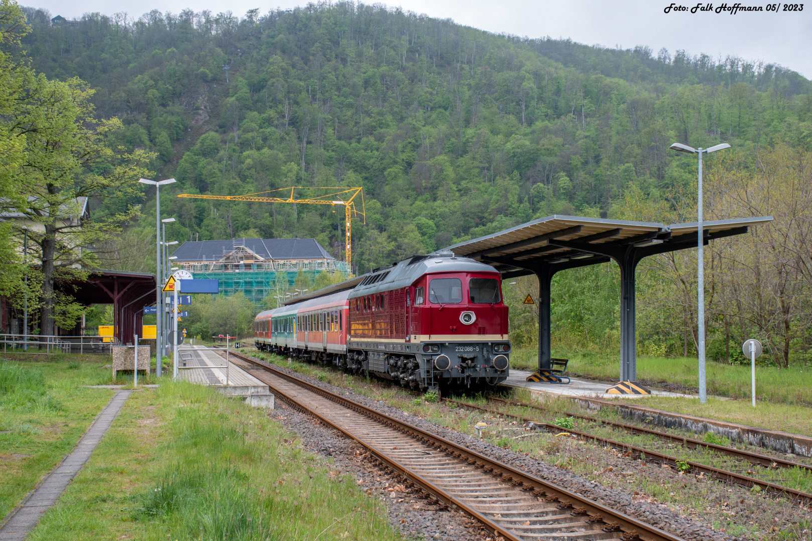 Die Stille im Bahnhof