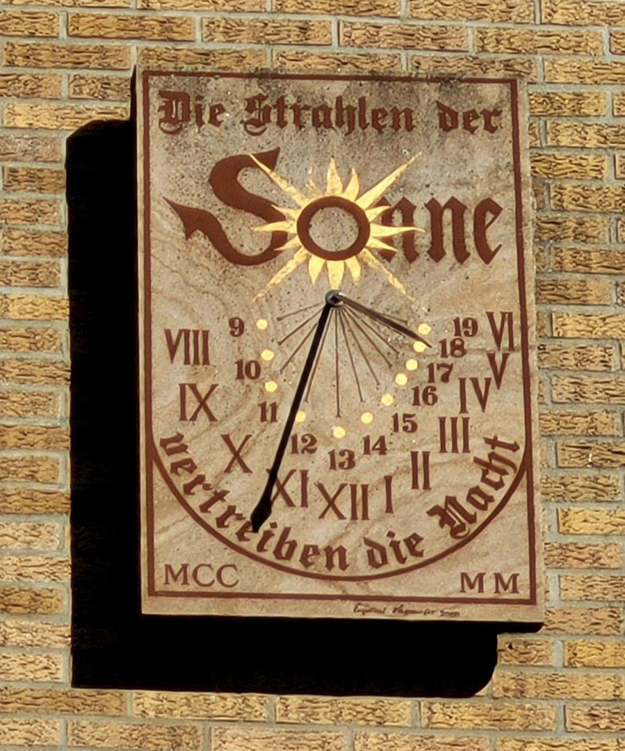 Die Strahlen der Sonne vertreiben die Nacht