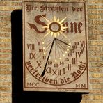 Die Strahlen der Sonne vertreiben die Nacht