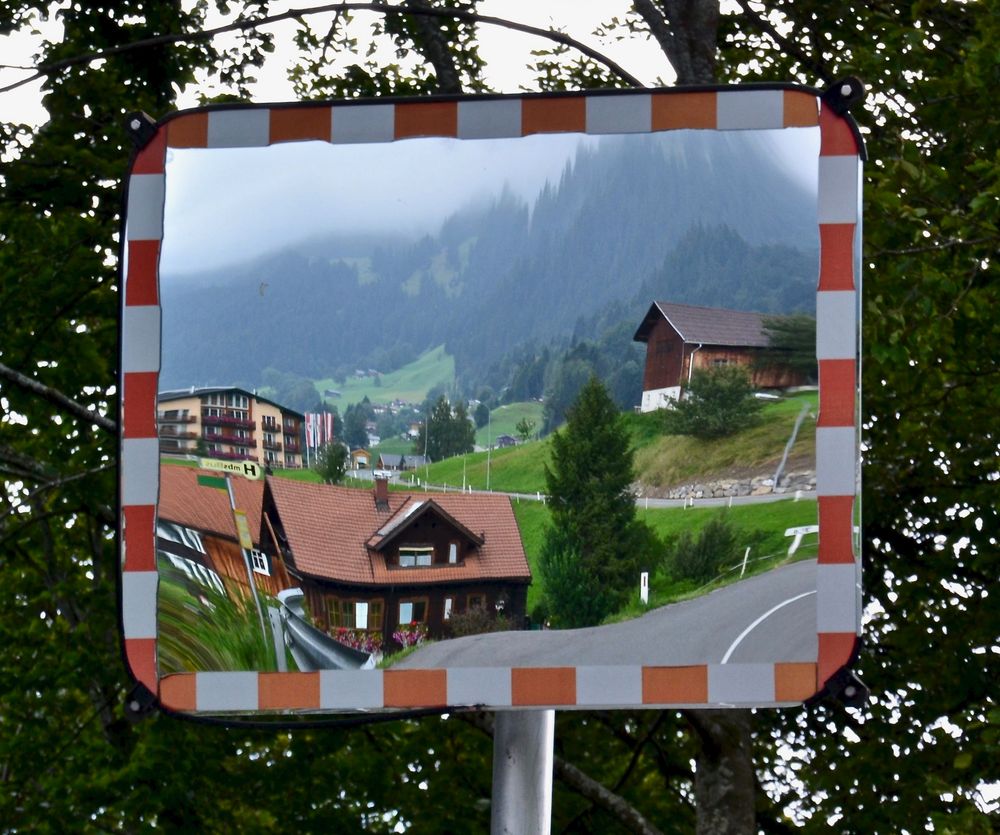  Die Straße bei Bartholomäberg (Montafon)…