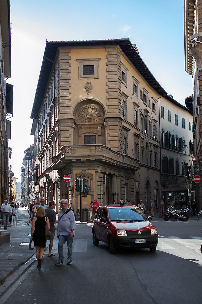 Die Straße, die ins Dunkel führt ist breit. Finde den schmalen Weg zum Licht! © I. Kunath