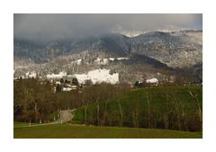 Die Strasse in den Schnee