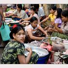 Die Strasse LEBT - Chinesen Markt in Yangoon .......