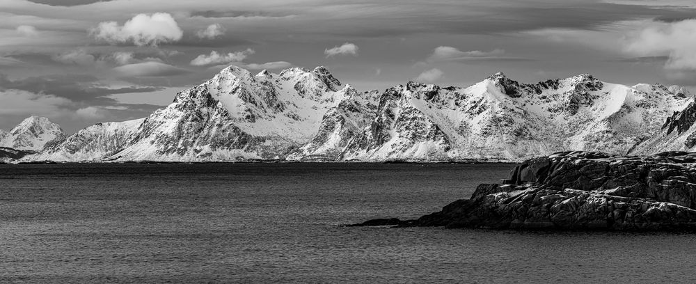 Die Straße nach Henningsvaer ....