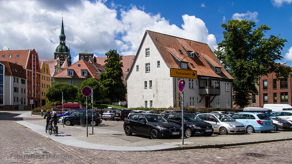 DIE STRASSE VOM HAFEN ZUM RATHAUS STRALSUND