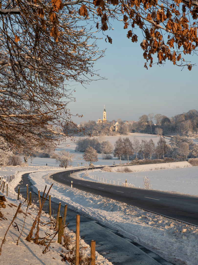 Die Straße zur Basilika Ochsenhausen