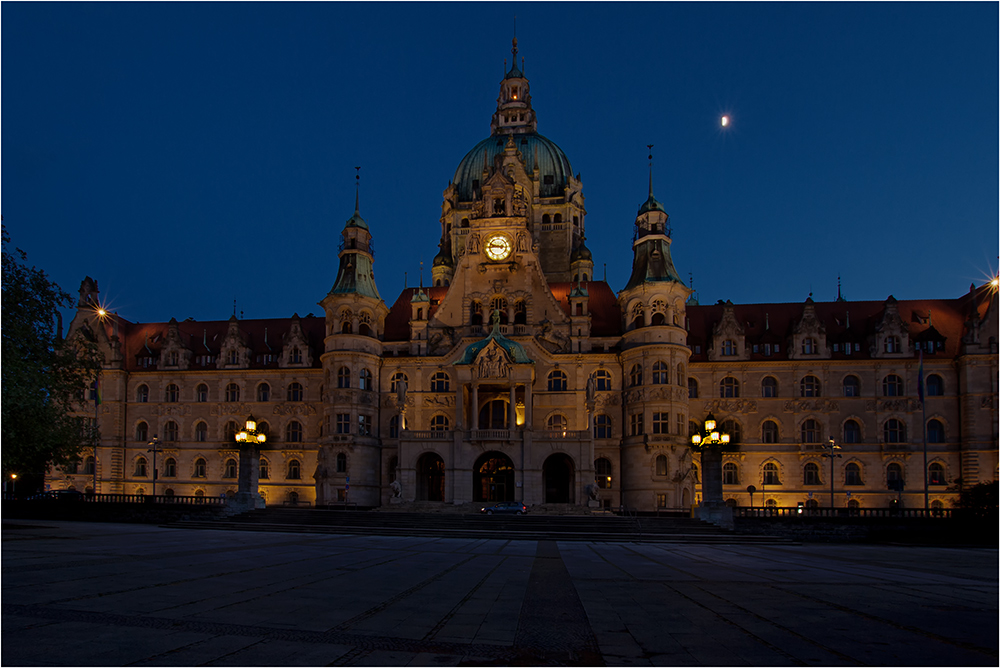 Die Strassenansicht vom Rathaus