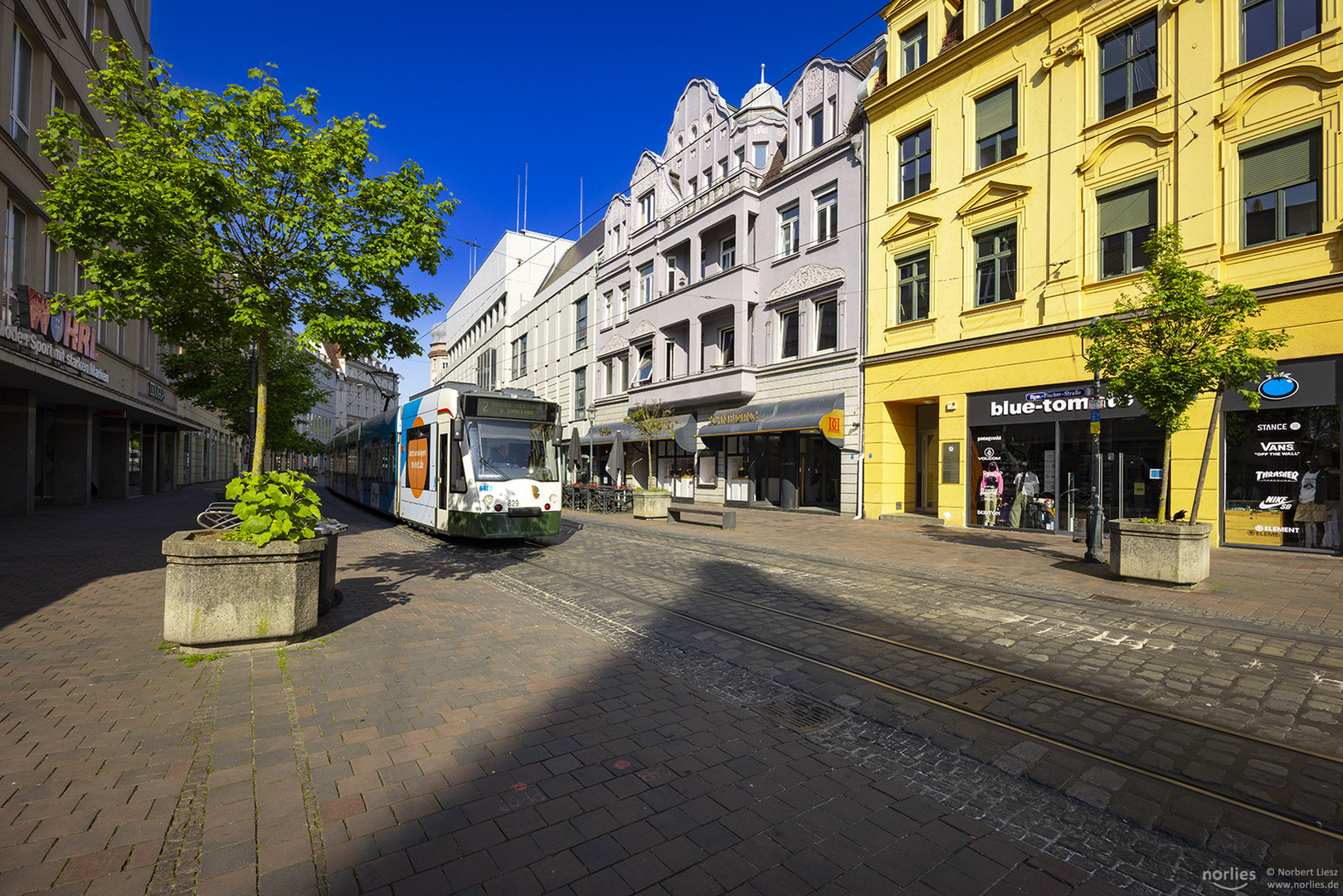 Die Straßenbahn kommt