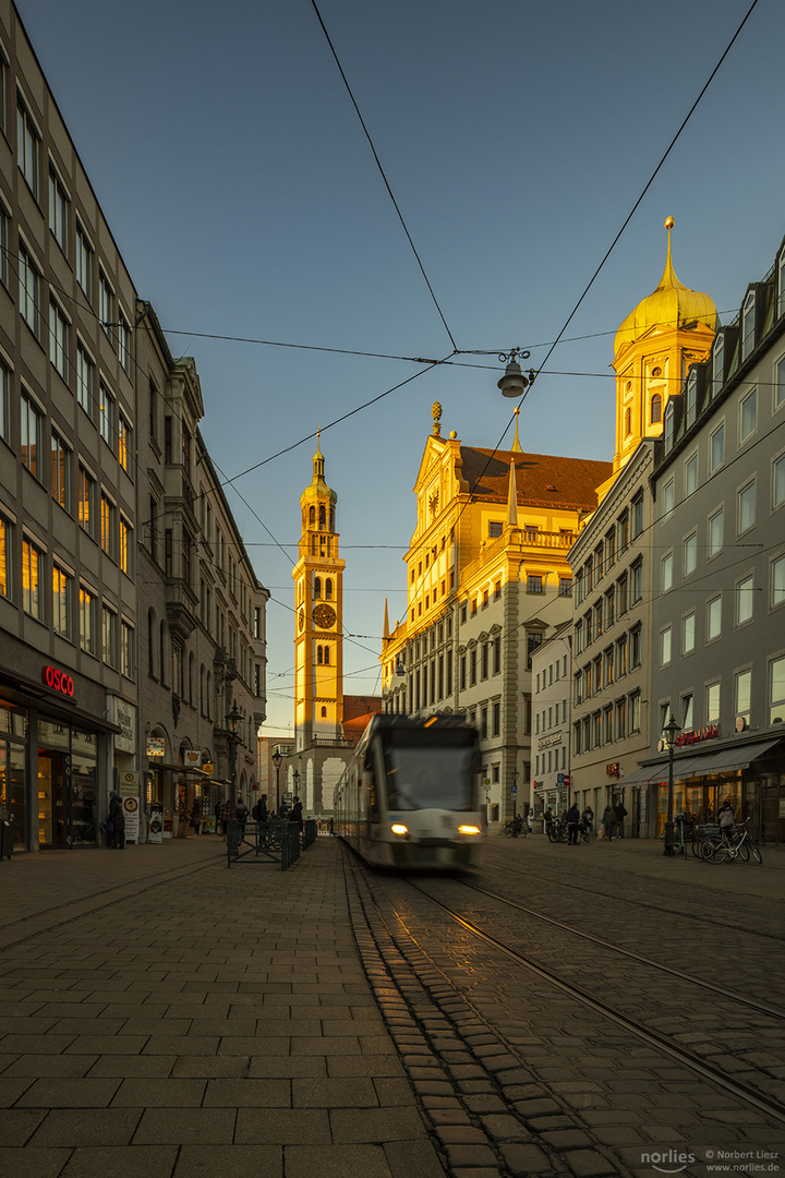 Die Straßenbahn kommt