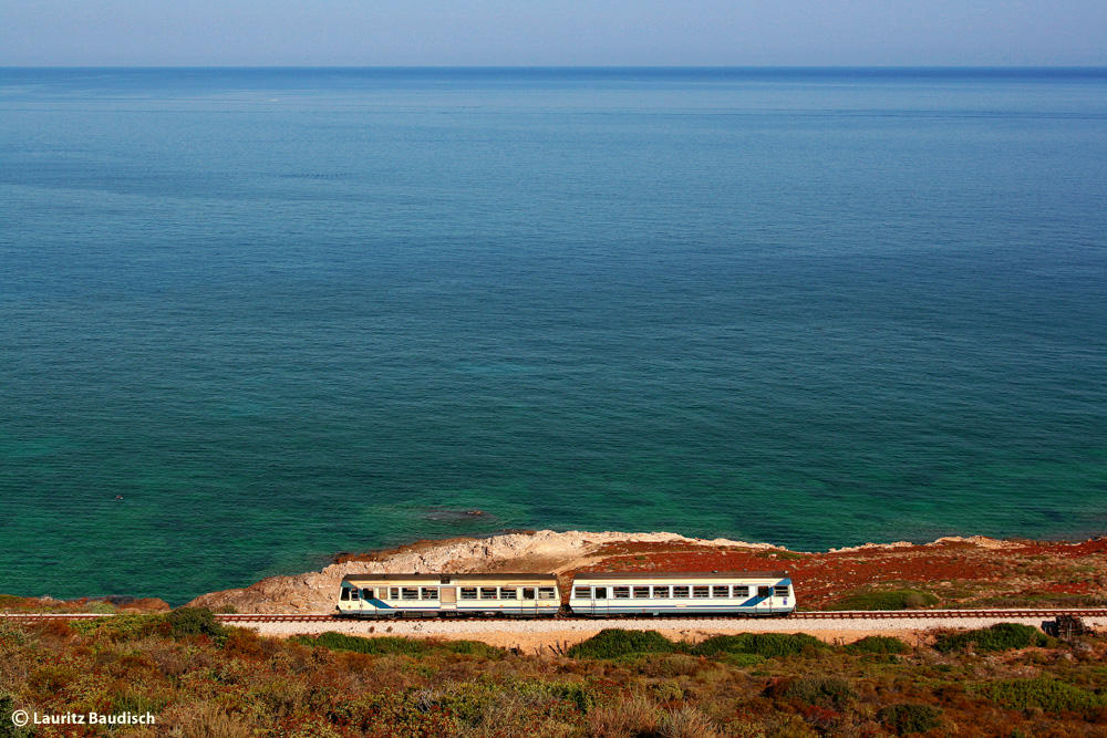 Die Strecke zwischen Calvi und L'Ile Rousse bietet so viel Meer!