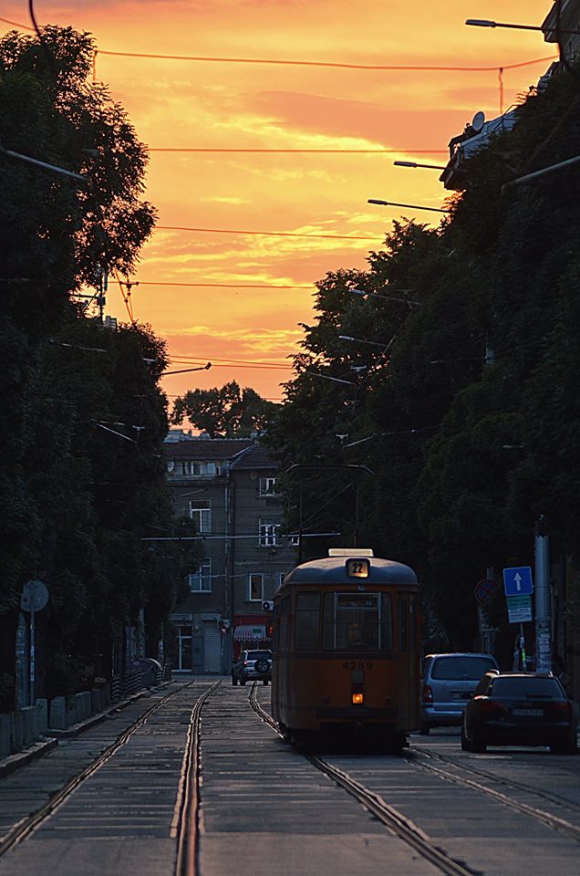 Die Strßenbahn und er Sonnenuntergang