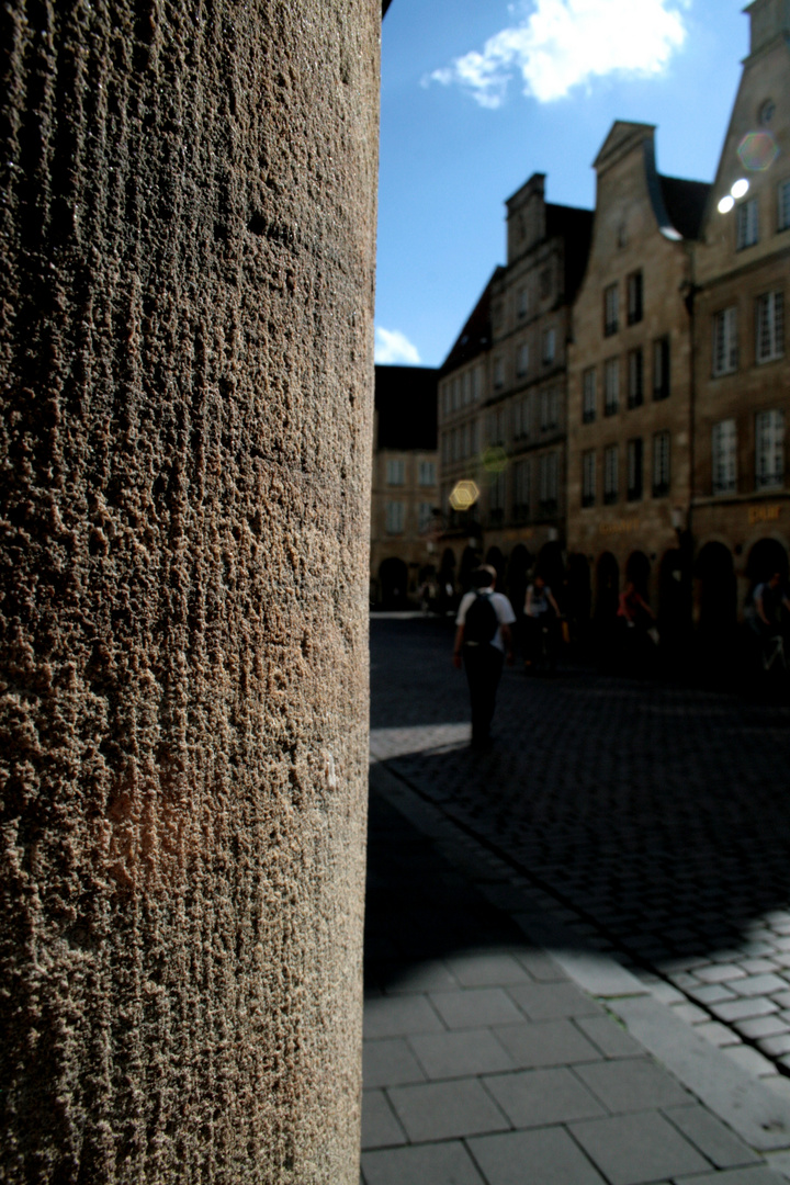 Die Stütze mit Blick auf die Straße