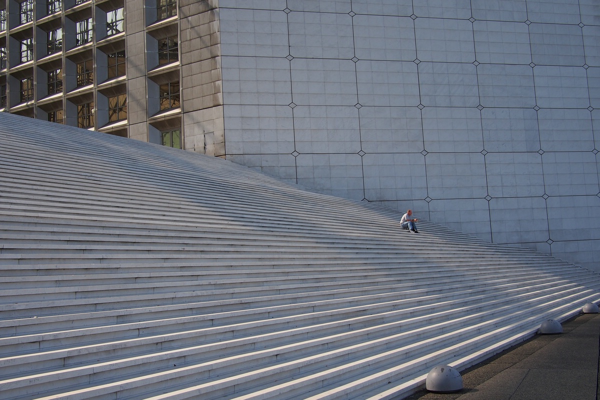 Die Stufen der Grande Arche