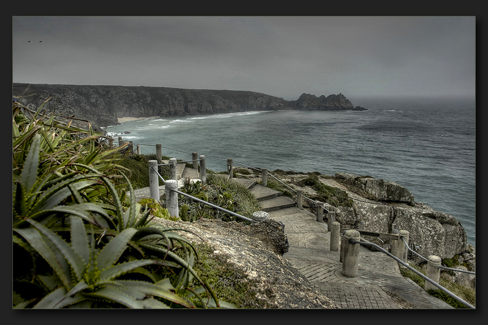 Die Stufen zum Minack Theater von Porthcurno...