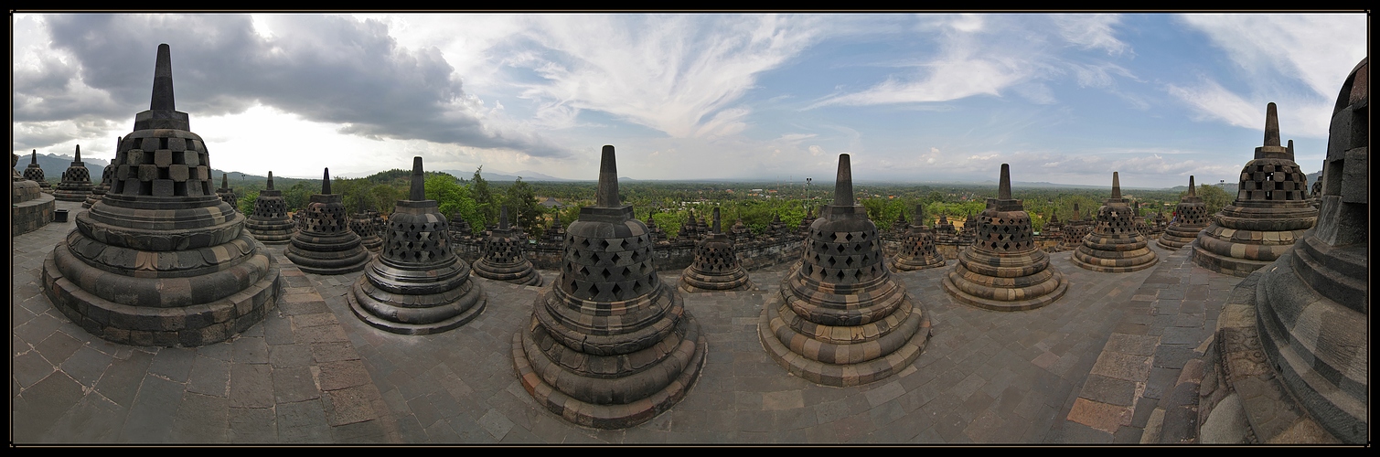 Die Stupas von Borobodur