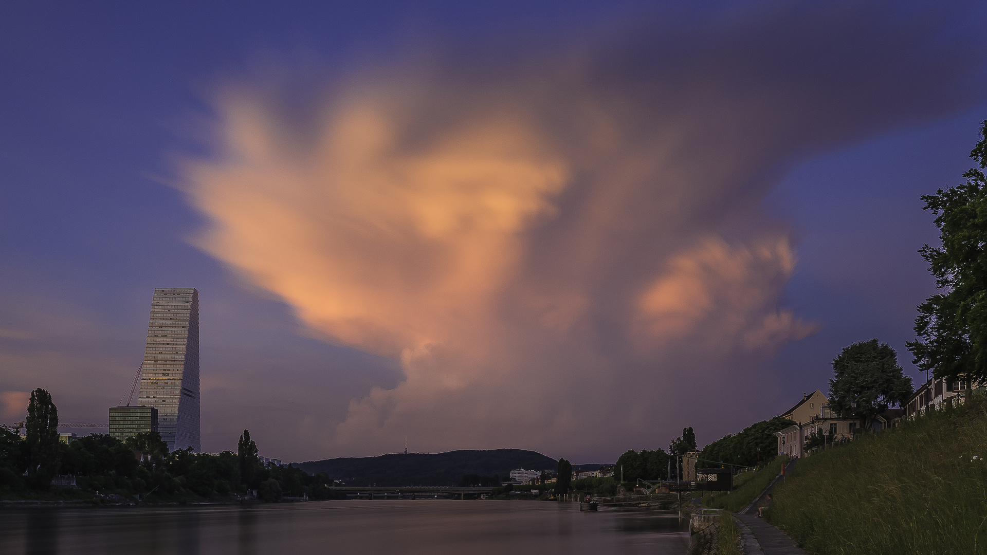 Die Superwolke am Rhein