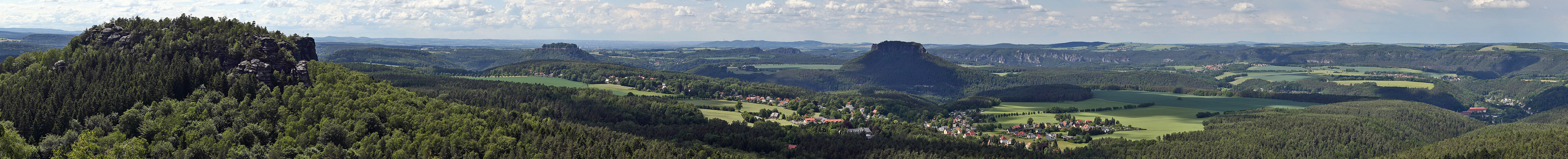 Die Tafelberge im Westen und  Norden der Sächsischen Schweiz vom Papststein aus