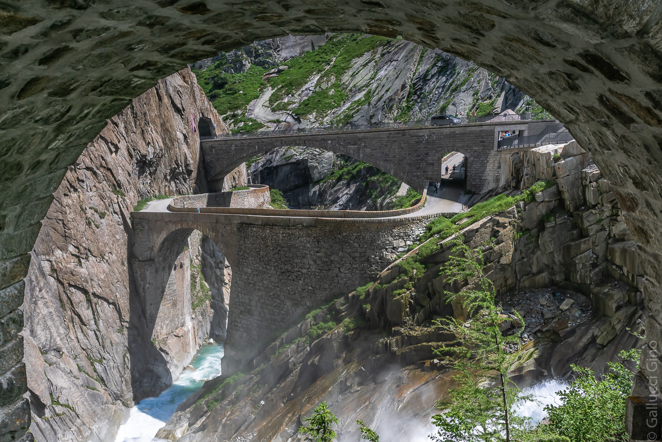 Die Teufelsbrücke in der Schöllenen Foto & Bild | sommer, wasser