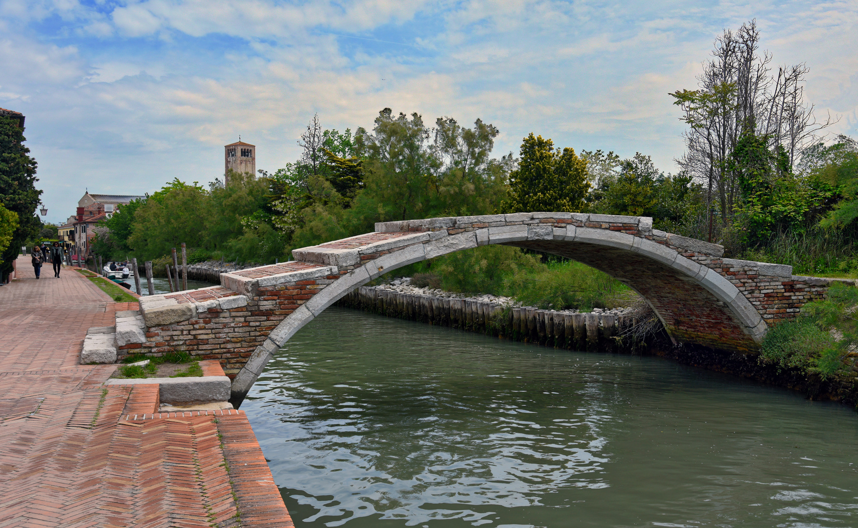 Die Teufelsbrücke ("Ponte del Diavolo") auf der Laguneninsel Torcello