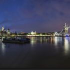 << die Themse bei der Tower Bridge >>