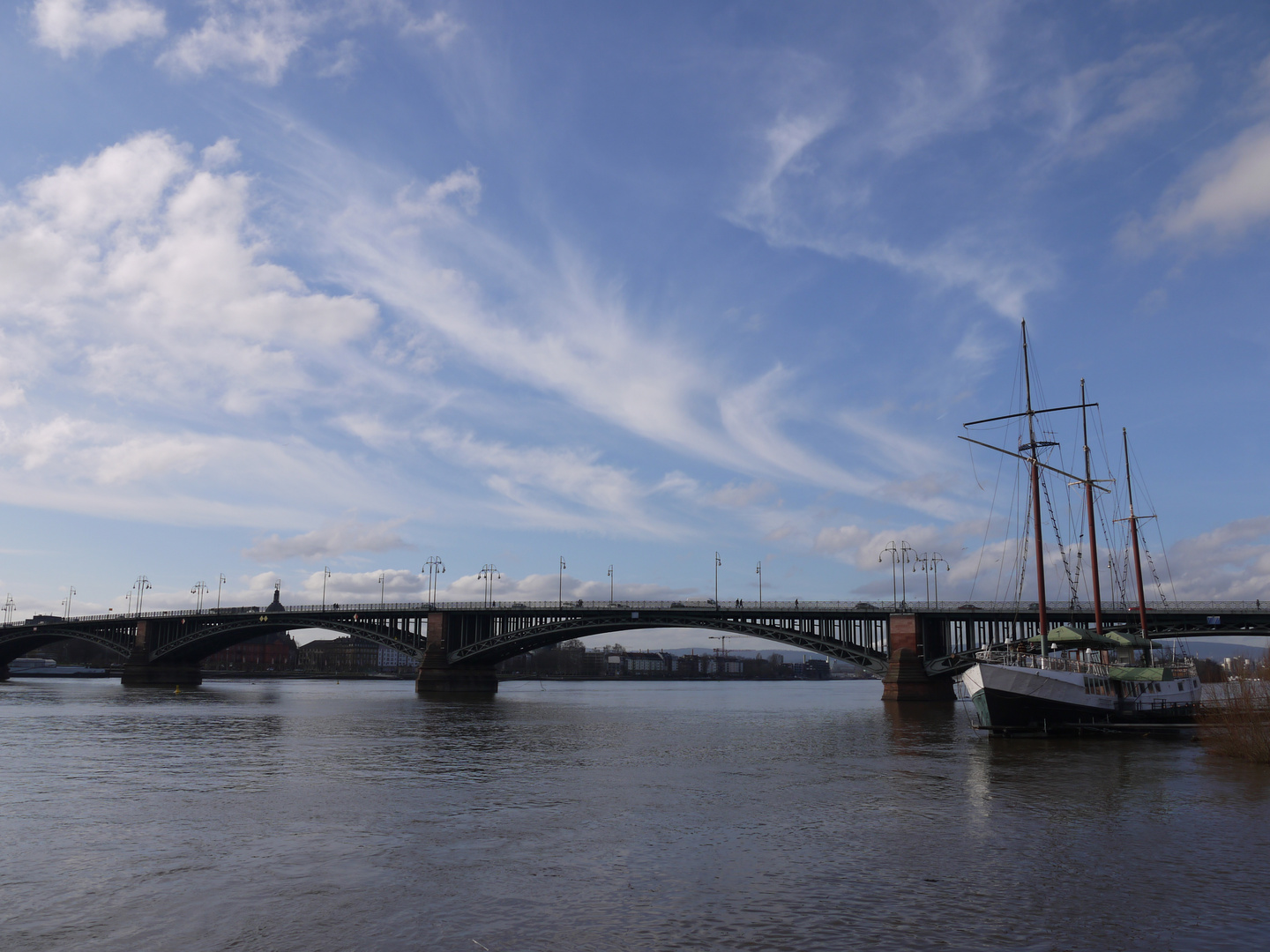 Die Theodor-Heuss-Brücke