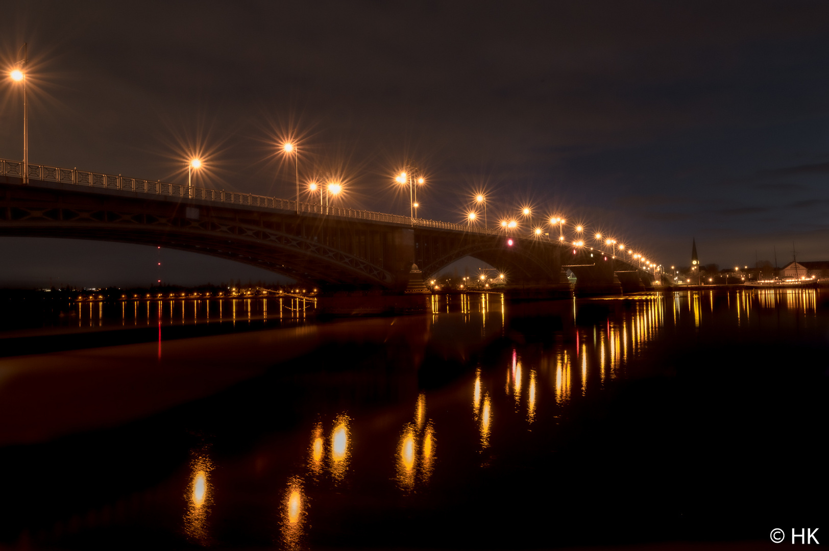 Die Theodor Heuss Brücke in Mainz