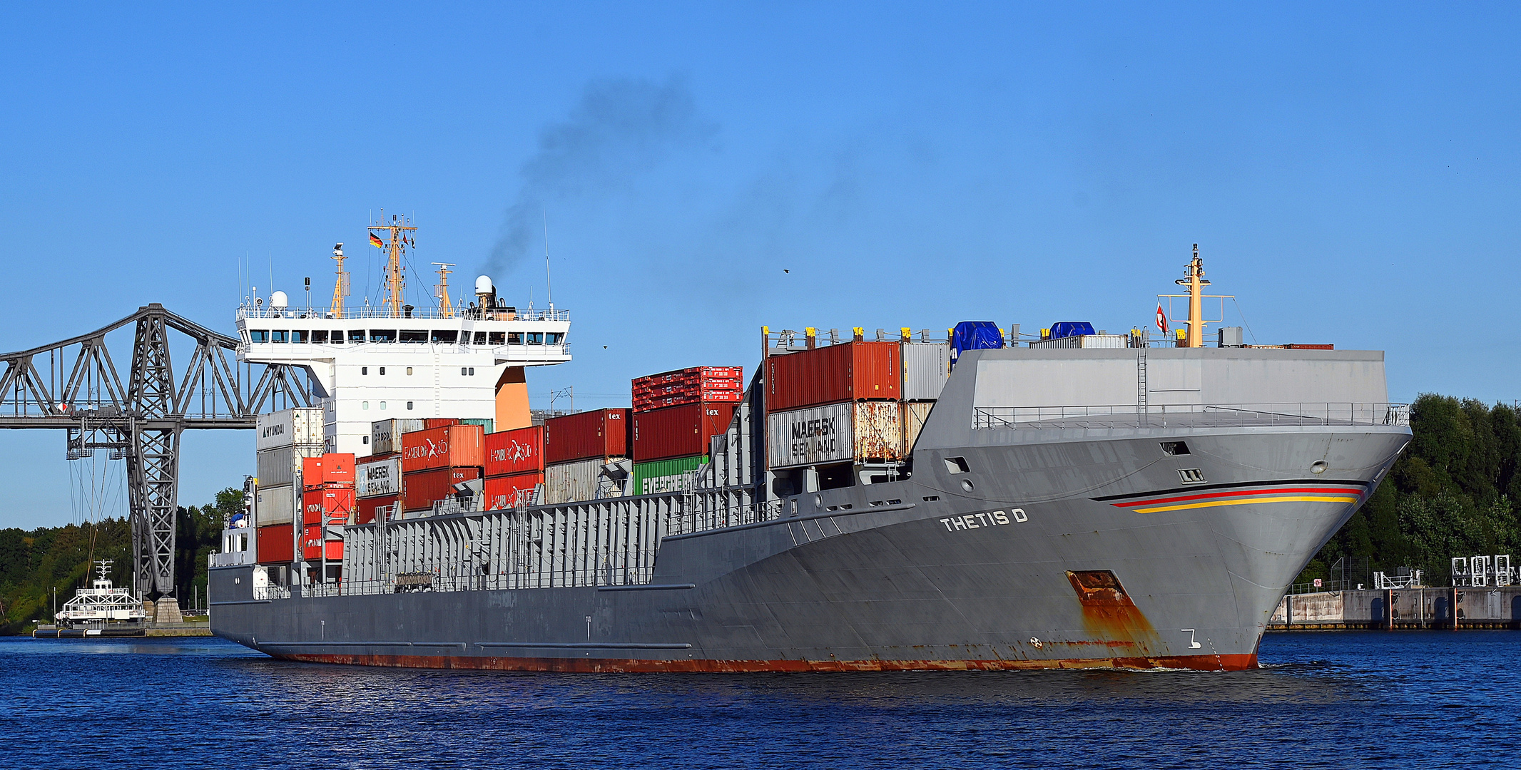 Die THETIS D bei Rendsburg im Nord-Ostsee-Kanal