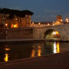 Die Tiber-Insel bei Nacht