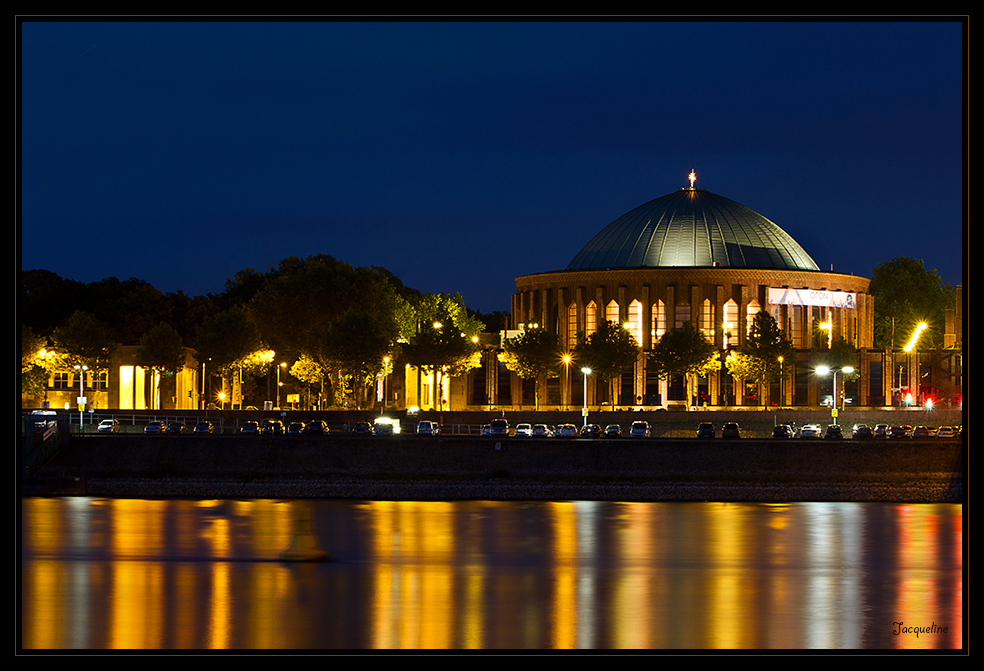 Die Tonhalle in Düsseldorf bei Nacht